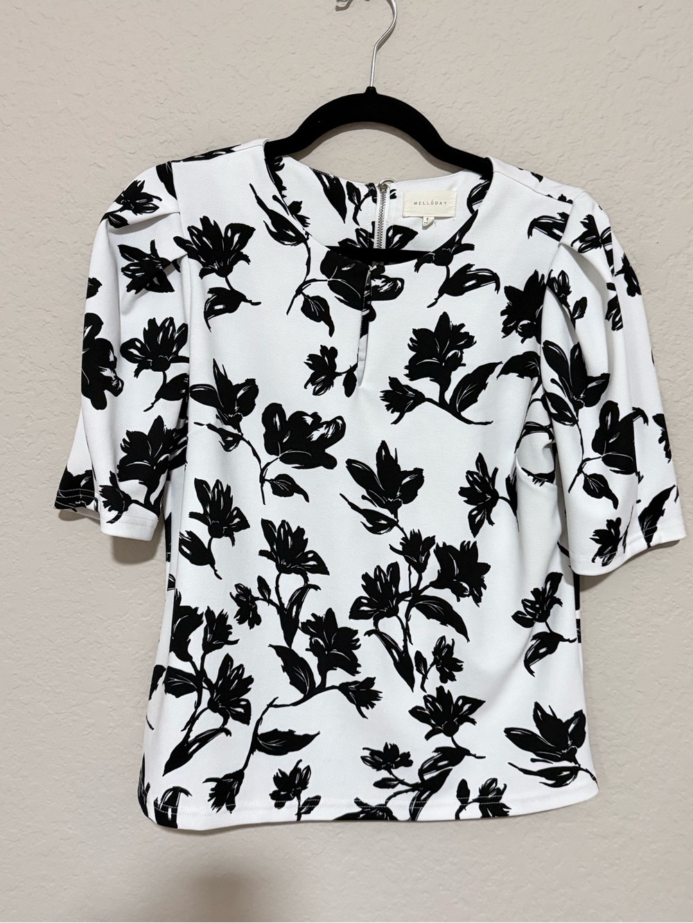 MELLODAY Black & White Floral Crewneck Top